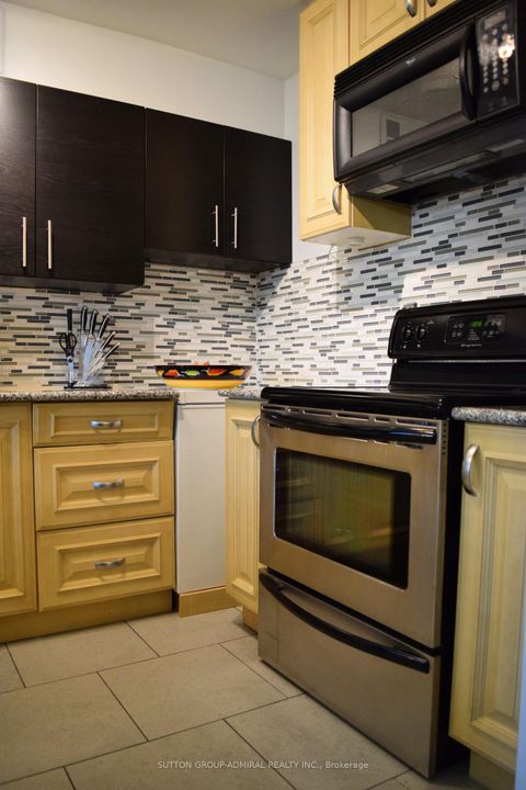 Photo 12 at 804 - 260 Scarlett Road, Smythe, Toronto