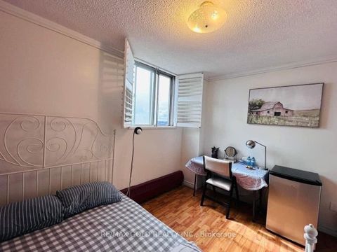 Photo 4 at 815 - 50 Lotherton Pathway, Glen Park, Toronto