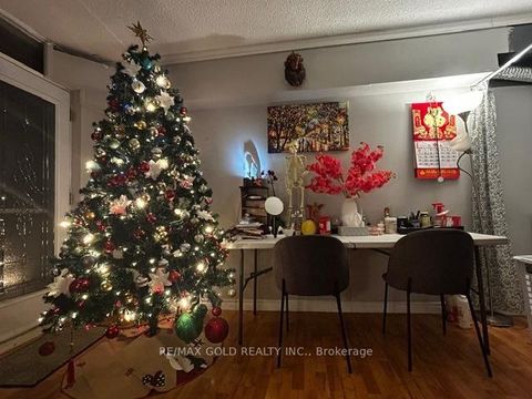 Photo 5 at 815 - 50 Lotherton Pathway, Glen Park, Toronto