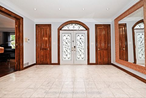 Photo 1 at 186 Oxford Street, Mill Pond, Richmond Hill