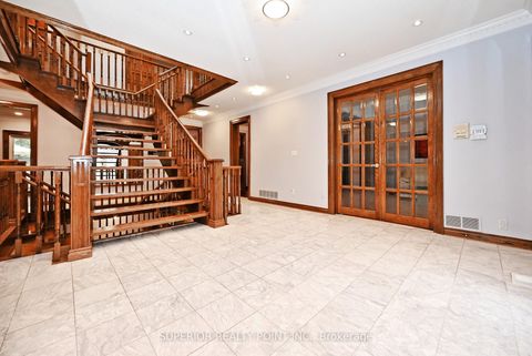 Photo 3 at 186 Oxford Street, Mill Pond, Richmond Hill