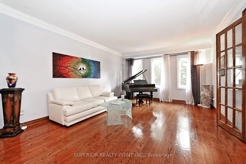 Photo 4 at 186 Oxford Street, Mill Pond, Richmond Hill