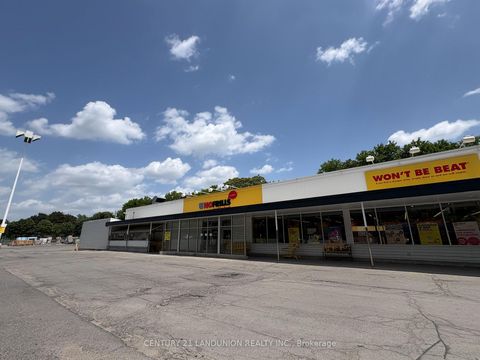 Photo 4 at 1106 - 185 Alberta Ave E, Oakwood Village, Toronto