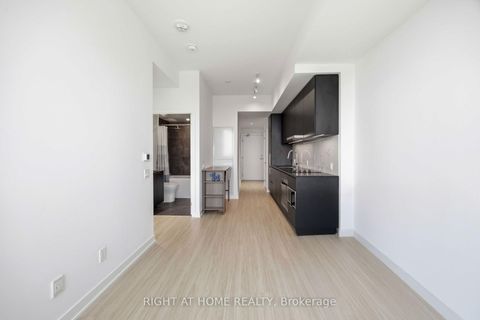 Photo 15 at 5110 - 8 WELLESLEY Street W, Bay Street Corridor, Toronto