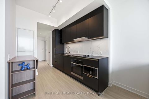 Photo 17 at 5110 - 8 WELLESLEY Street W, Bay Street Corridor, Toronto