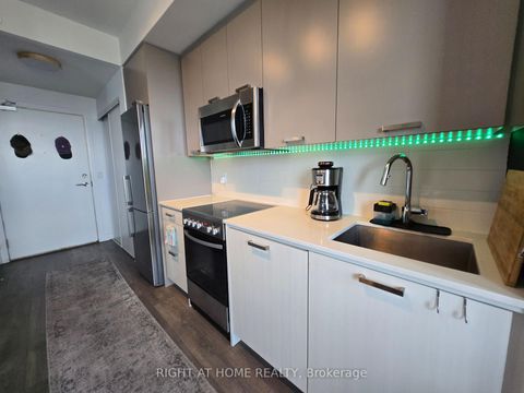 Photo 9 at 715 - 2301 Danforth Avenue, Danforth, Toronto