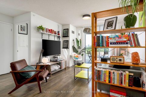 Photo 11 at 512 - 812 Lansdowne Avenue, Junction, Toronto