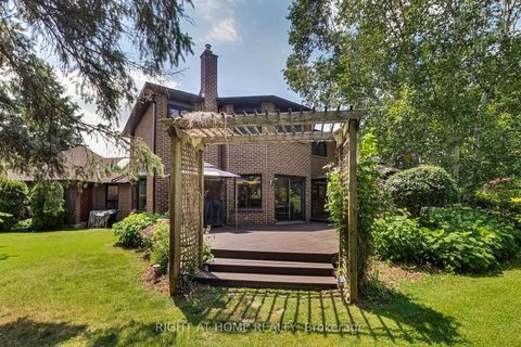 Photo 8 at 41 Bloomfield Trail, Oak Ridges, Richmond Hill