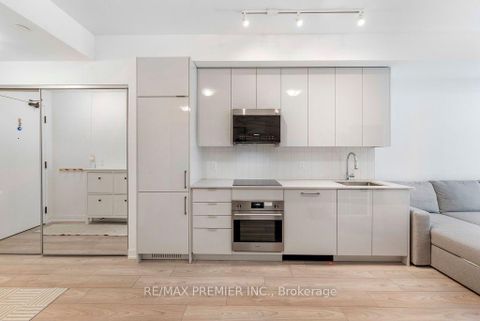 Photo 3 at 816 - 10 Abeja Street, Concord, Vaughan