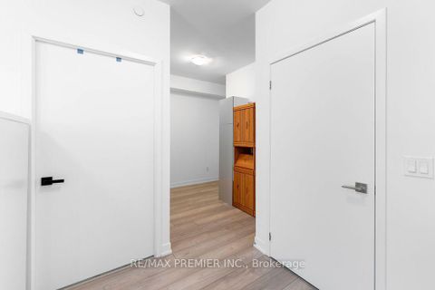 Photo 9 at 816 - 10 Abeja Street, Concord, Vaughan