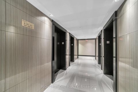 Photo 2 at # 916 - 98 Lillian Street, Mount Pleasant West, Toronto