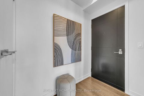 Photo 4 at # 916 - 98 Lillian Street, Mount Pleasant West, Toronto