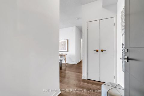 Photo 5 at # 916 - 98 Lillian Street, Mount Pleasant West, Toronto