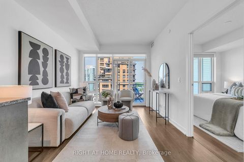Photo 9 at # 916 - 98 Lillian Street, Mount Pleasant West, Toronto