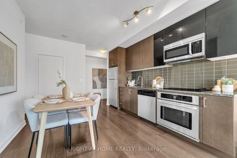 Photo 12 at # 916 - 98 Lillian Street, Mount Pleasant West, Toronto