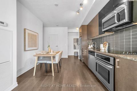 Photo 13 at # 916 - 98 Lillian Street, Mount Pleasant West, Toronto