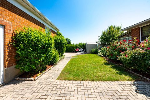 Photo 5 at 5 Boreal Road, Markland Wood, Toronto