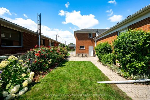 Photo 6 at 5 Boreal Road, Markland Wood, Toronto