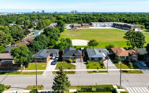 Photo 11 at 5 Boreal Road, Markland Wood, Toronto