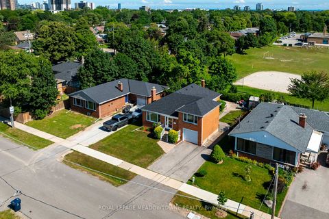 Photo 12 at 5 Boreal Road, Markland Wood, Toronto