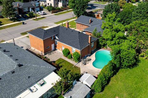 Photo 13 at 5 Boreal Road, Markland Wood, Toronto