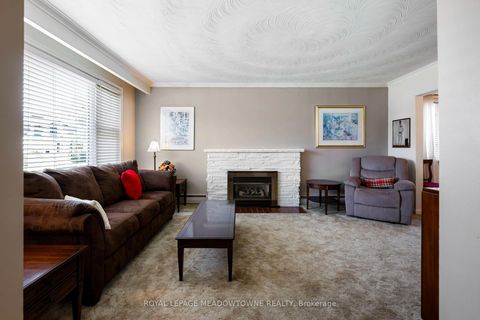 Photo 16 at 5 Boreal Road, Markland Wood, Toronto