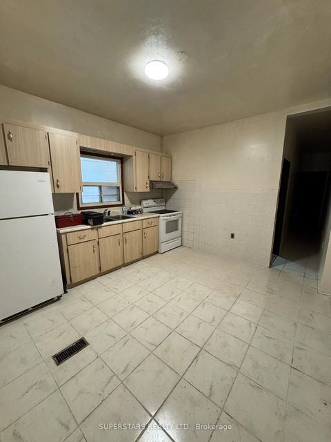 Photo 4 at 187 Augusta Avenue, Chinatown, Toronto