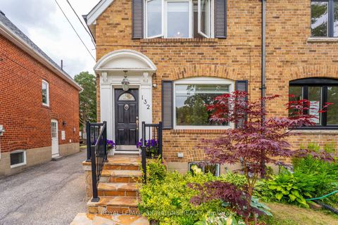 Photo 2 at 132 Glenvale Boulevard, Leaside, Toronto