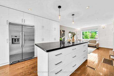Photo 10 at 132 Glenvale Boulevard, Leaside, Toronto