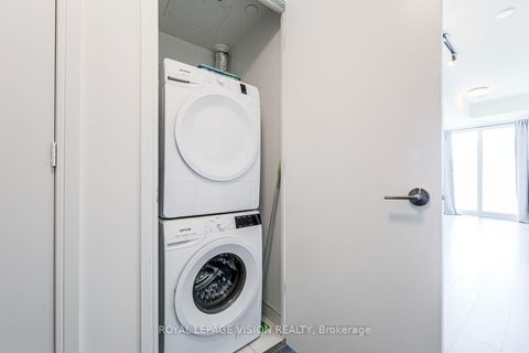 Photo 4 at 1008 - 425 Front Street E, Waterfront Communities C8, Toronto