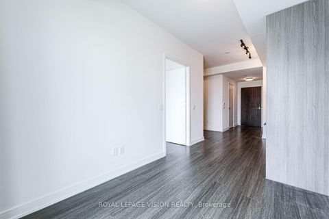 Photo 14 at 1008 - 425 Front Street E, Waterfront Communities C8, Toronto