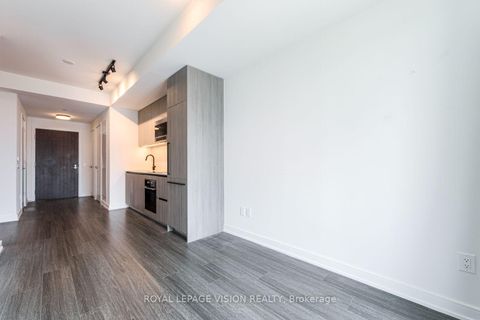 Photo 15 at 1008 - 425 Front Street E, Waterfront Communities C8, Toronto
