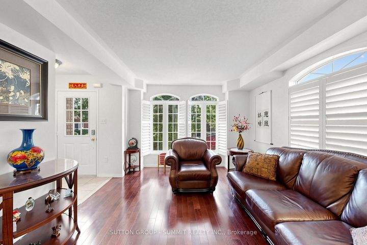 Photo 3 at 141 Gatwick Drive, RO River Oaks, Oakville