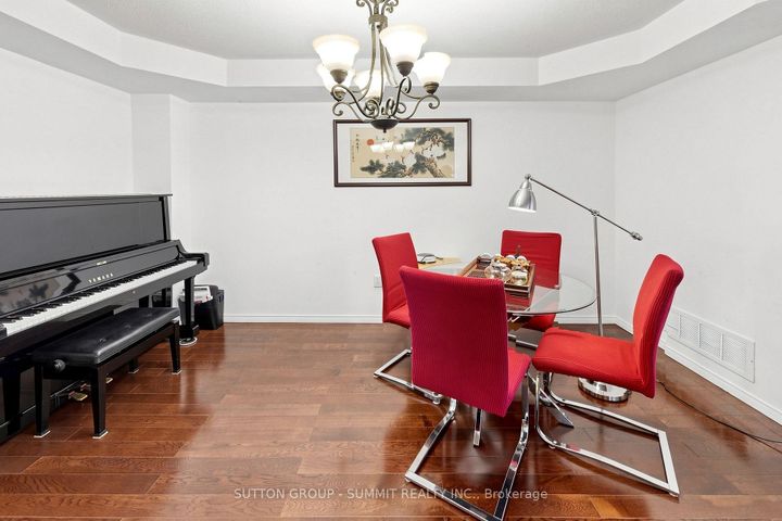 Photo 5 at 141 Gatwick Drive, RO River Oaks, Oakville