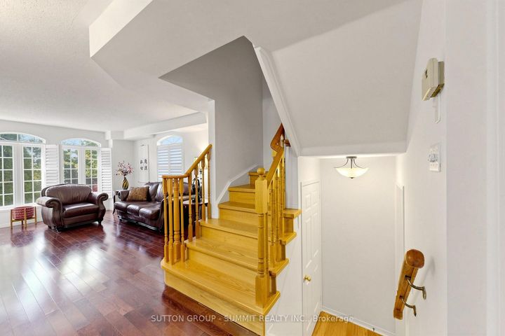 Photo 6 at 141 Gatwick Drive, RO River Oaks, Oakville