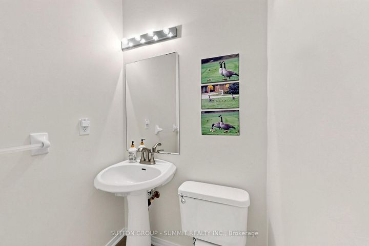 Photo 7 at 141 Gatwick Drive, RO River Oaks, Oakville