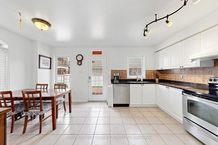 Photo 8 at 141 Gatwick Drive, RO River Oaks, Oakville