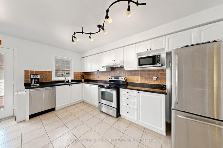 Photo 9 at 141 Gatwick Drive, RO River Oaks, Oakville