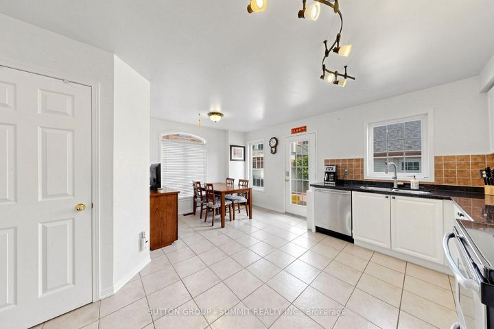 Photo 10 at 141 Gatwick Drive, RO River Oaks, Oakville