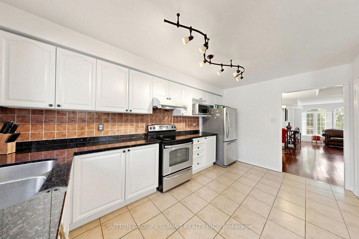 Photo 11 at 141 Gatwick Drive, RO River Oaks, Oakville