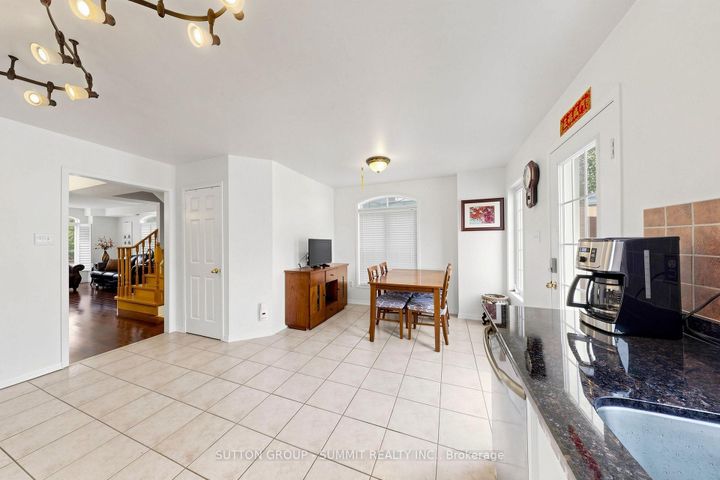 Photo 12 at 141 Gatwick Drive, RO River Oaks, Oakville