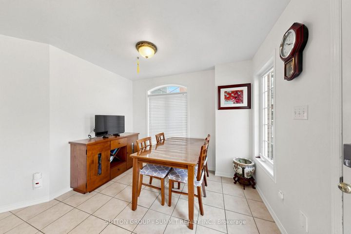 Photo 13 at 141 Gatwick Drive, RO River Oaks, Oakville