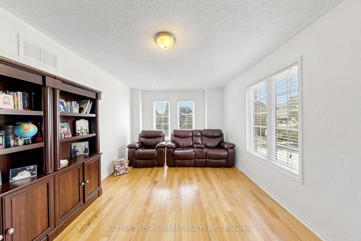 Photo 17 at 141 Gatwick Drive, RO River Oaks, Oakville