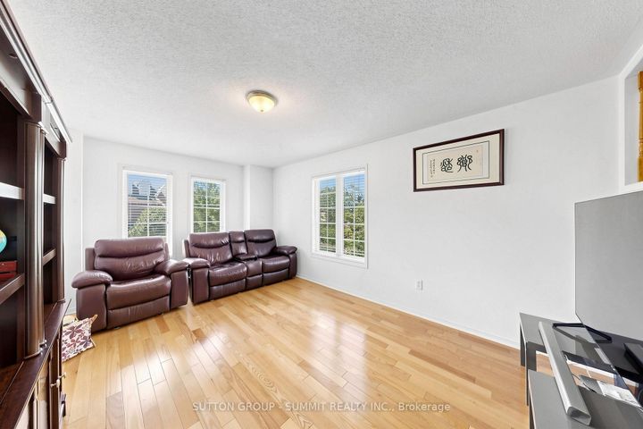 Photo 18 at 141 Gatwick Drive, RO River Oaks, Oakville