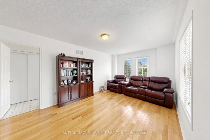 Photo 19 at 141 Gatwick Drive, RO River Oaks, Oakville