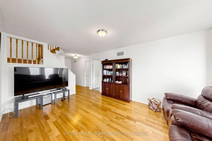 Photo 20 at 141 Gatwick Drive, RO River Oaks, Oakville