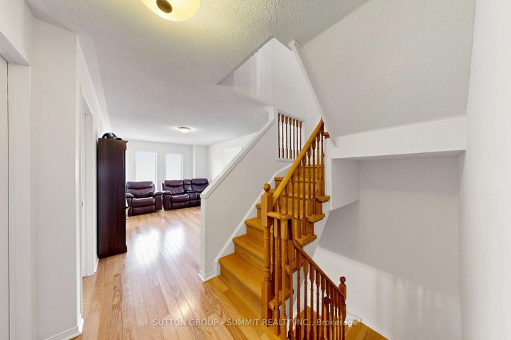 Photo 24 at 141 Gatwick Drive, RO River Oaks, Oakville