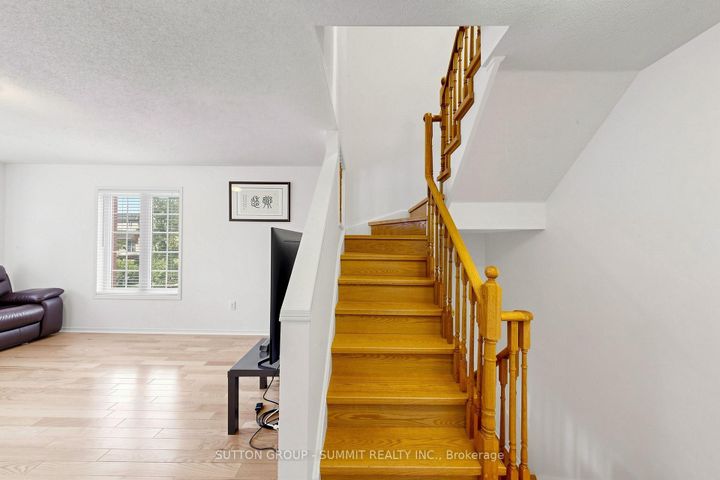 Photo 25 at 141 Gatwick Drive, RO River Oaks, Oakville