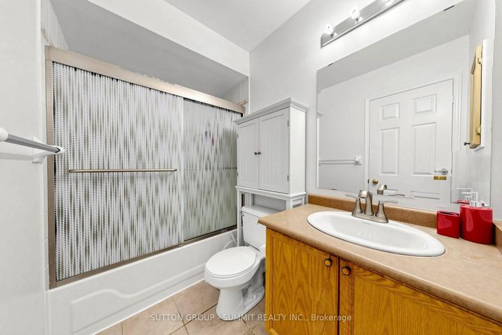 Photo 32 at 141 Gatwick Drive, RO River Oaks, Oakville