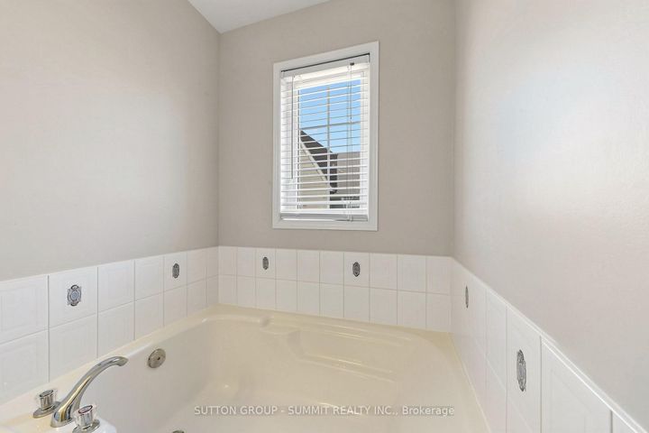Photo 41 at 141 Gatwick Drive, RO River Oaks, Oakville